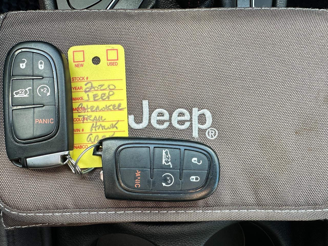 2020 Jeep Cherokee TrailhawkElite4x4 HTD/CLD-LTH PanoRoof PwrGate NAV Photo