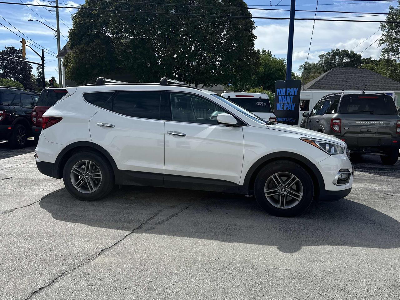 2017 Hyundai Santa Fe Sport FWD 4dr 2.4L Photo2