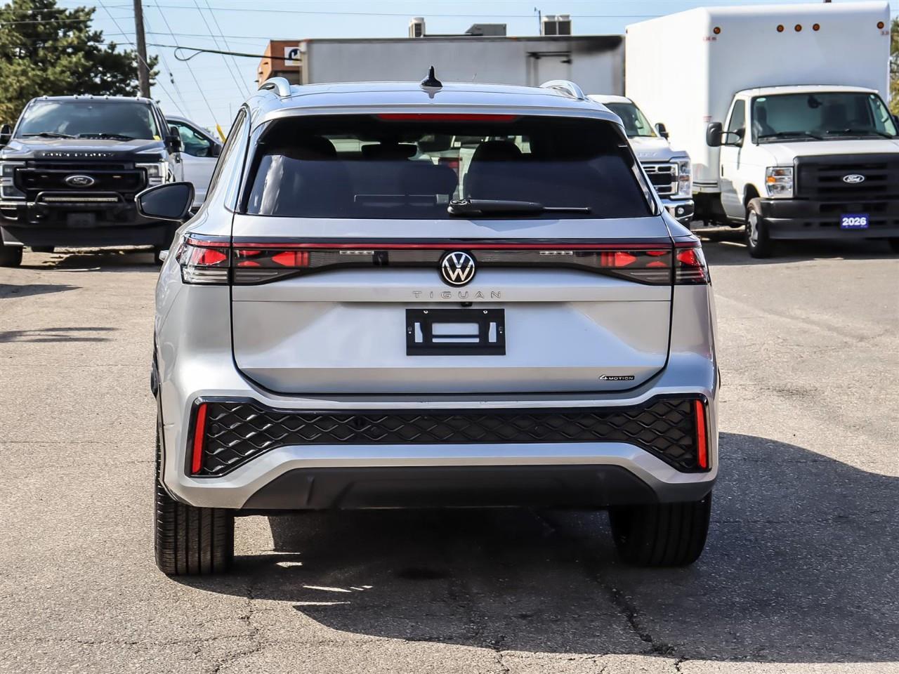 2025 Volkswagen Tiguan Highline R-Line Leather | Roof | Alloy | Photo
