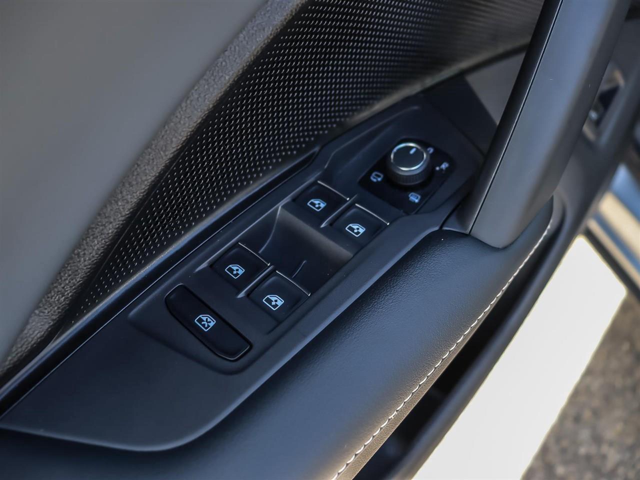 2025 Volkswagen Tiguan Highline R-Line Leather | Roof | Alloy | Photo