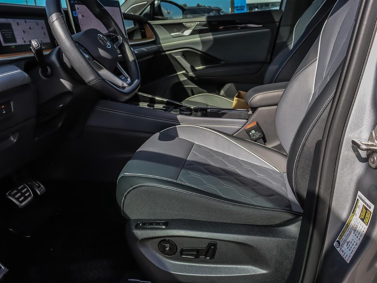 2025 Volkswagen Tiguan Highline R-Line Leather | Roof | Alloy | Photo