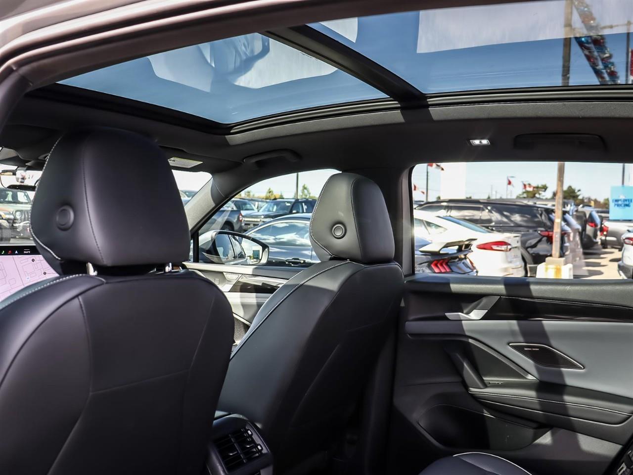 2025 Volkswagen Tiguan Highline R-Line Leather | Roof | Alloy | Photo