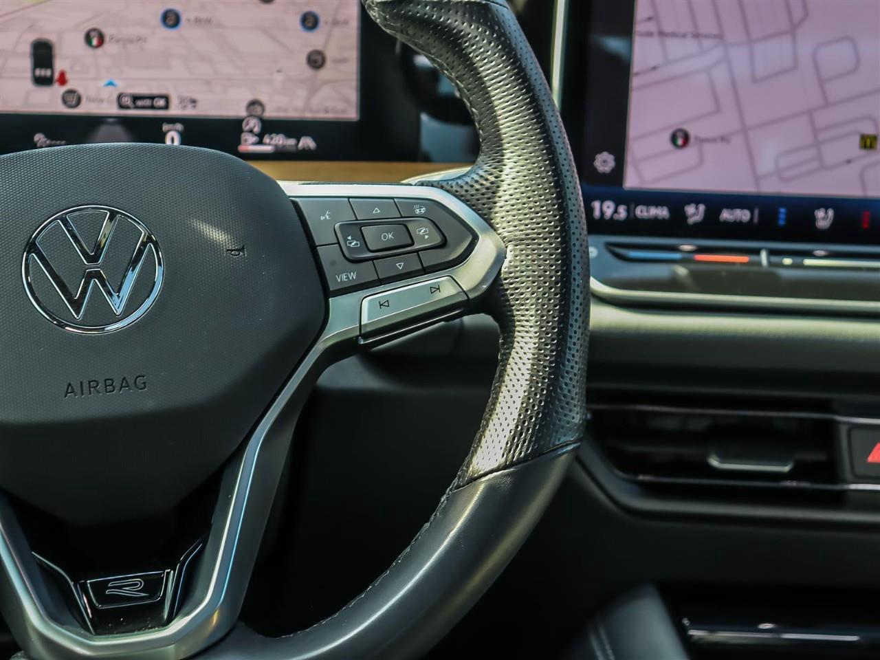 2025 Volkswagen Tiguan Highline R-Line Leather | Roof | Alloy | Photo
