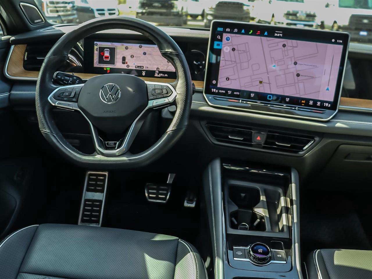 2025 Volkswagen Tiguan Highline R-Line Leather | Roof | Alloy | Photo