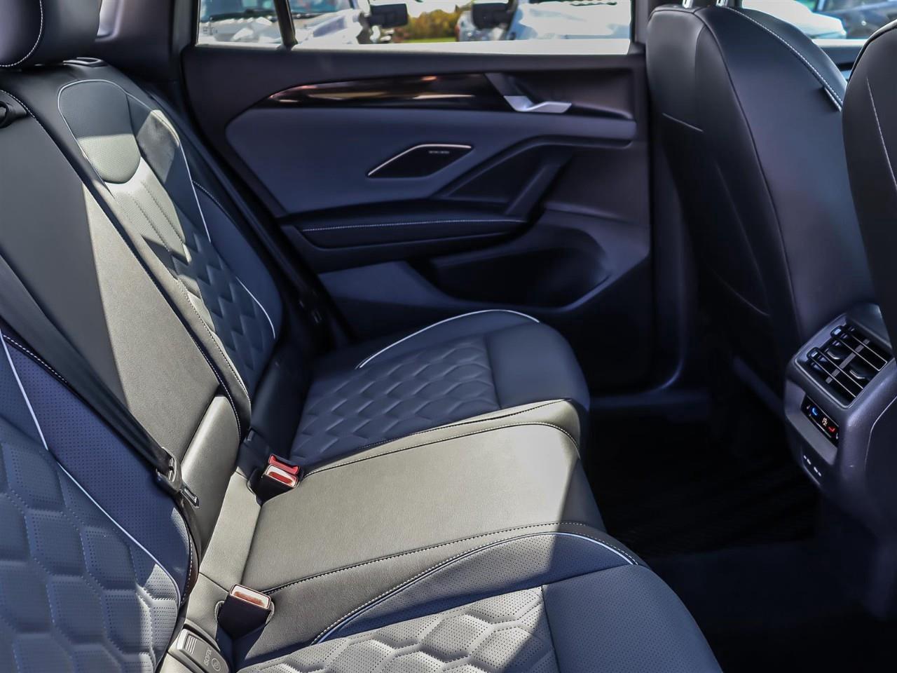 2025 Volkswagen Tiguan Highline R-Line Leather | Roof | Alloy | Photo