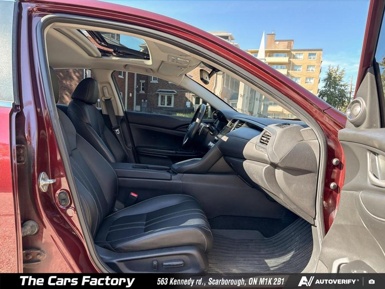 2019 Honda Insight Touring HYBRID Leather / S.Roof / Apple Carplay! Photo