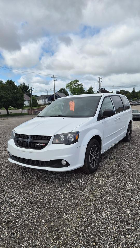 2015 Dodge Grand Caravan SXT Photo1