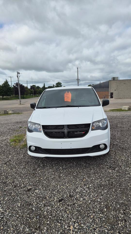2015 Dodge Grand Caravan SXT Photo2