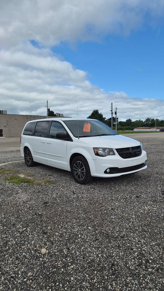 2015 Dodge Grand Caravan SXT Photo3