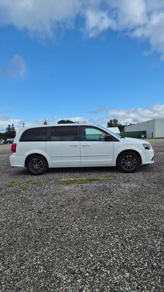 2015 Dodge Grand Caravan SXT Photo4