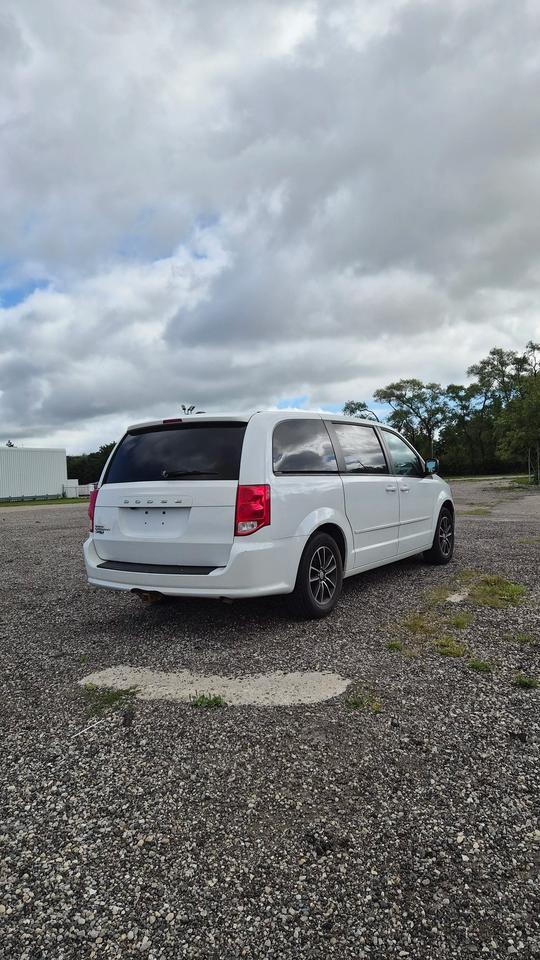 2015 Dodge Grand Caravan SXT Photo