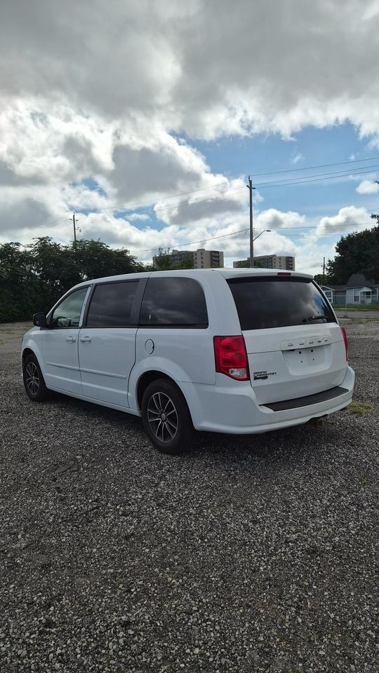 2015 Dodge Grand Caravan SXT Photo