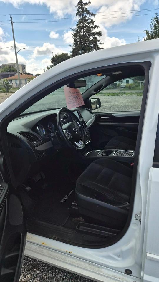 2015 Dodge Grand Caravan SXT Photo