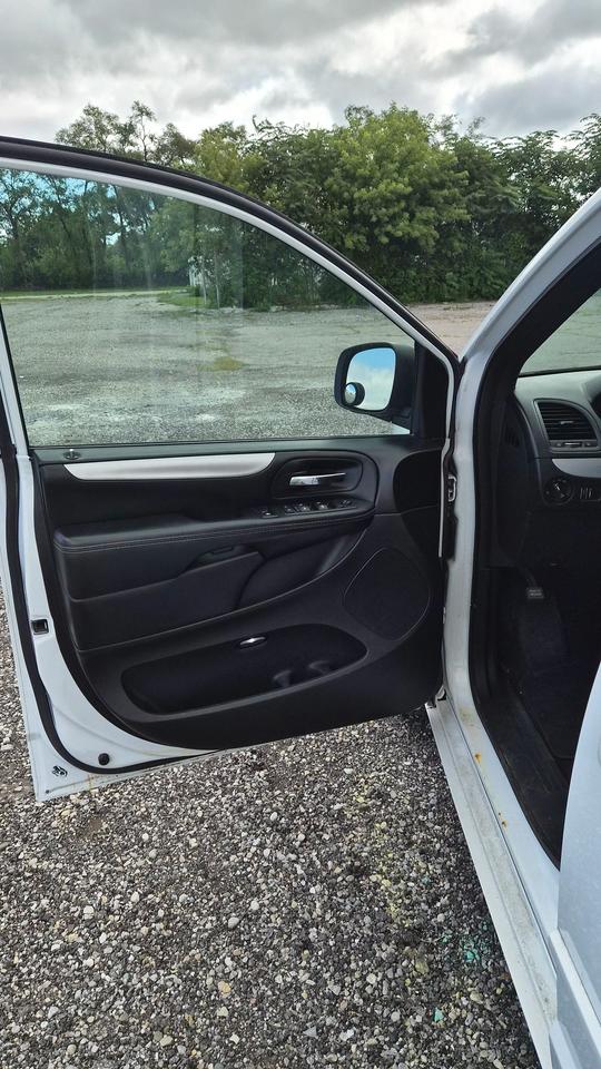 2015 Dodge Grand Caravan SXT Photo