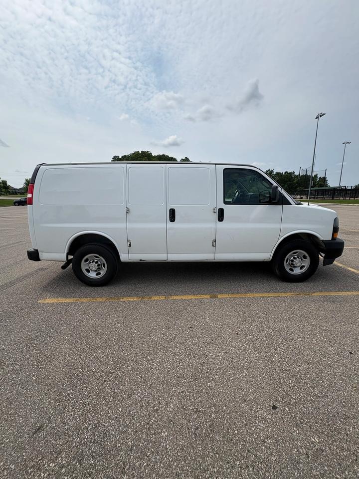 2019 Chevrolet Express Cargo Van 2500 Cargo Photo4