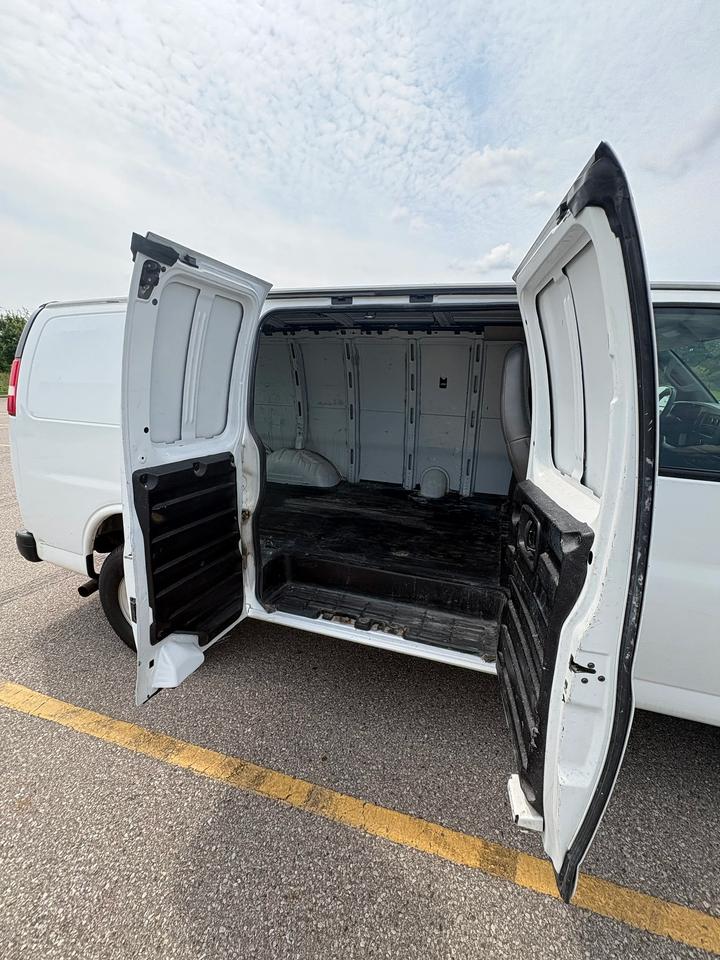 2019 Chevrolet Express Cargo Van 2500 Cargo Photo
