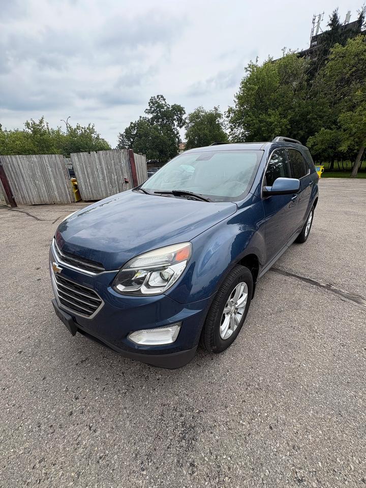 2017 Chevrolet Equinox LT Photo1
