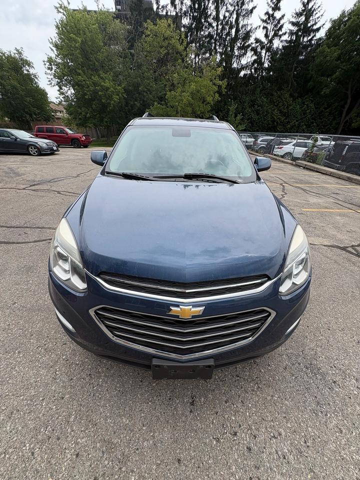 2017 Chevrolet Equinox LT Photo2