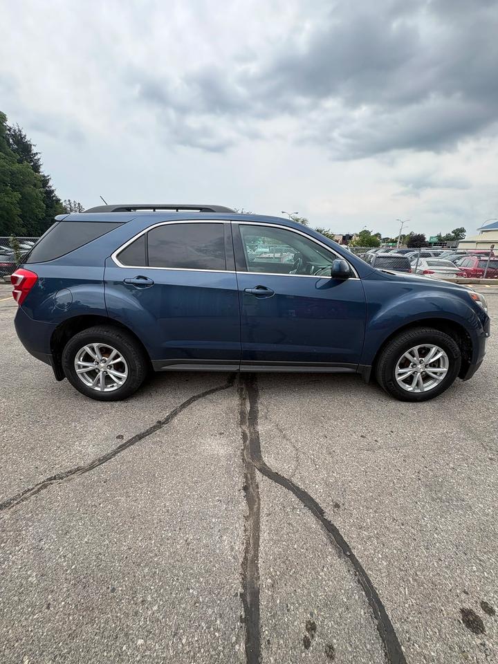 2017 Chevrolet Equinox LT Photo4