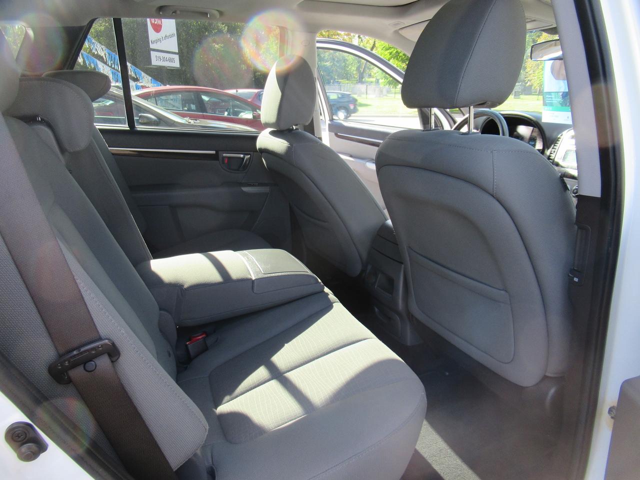 2011 Hyundai Santa Fe GL Premium - CERTIFIED + WARRANTY Photo