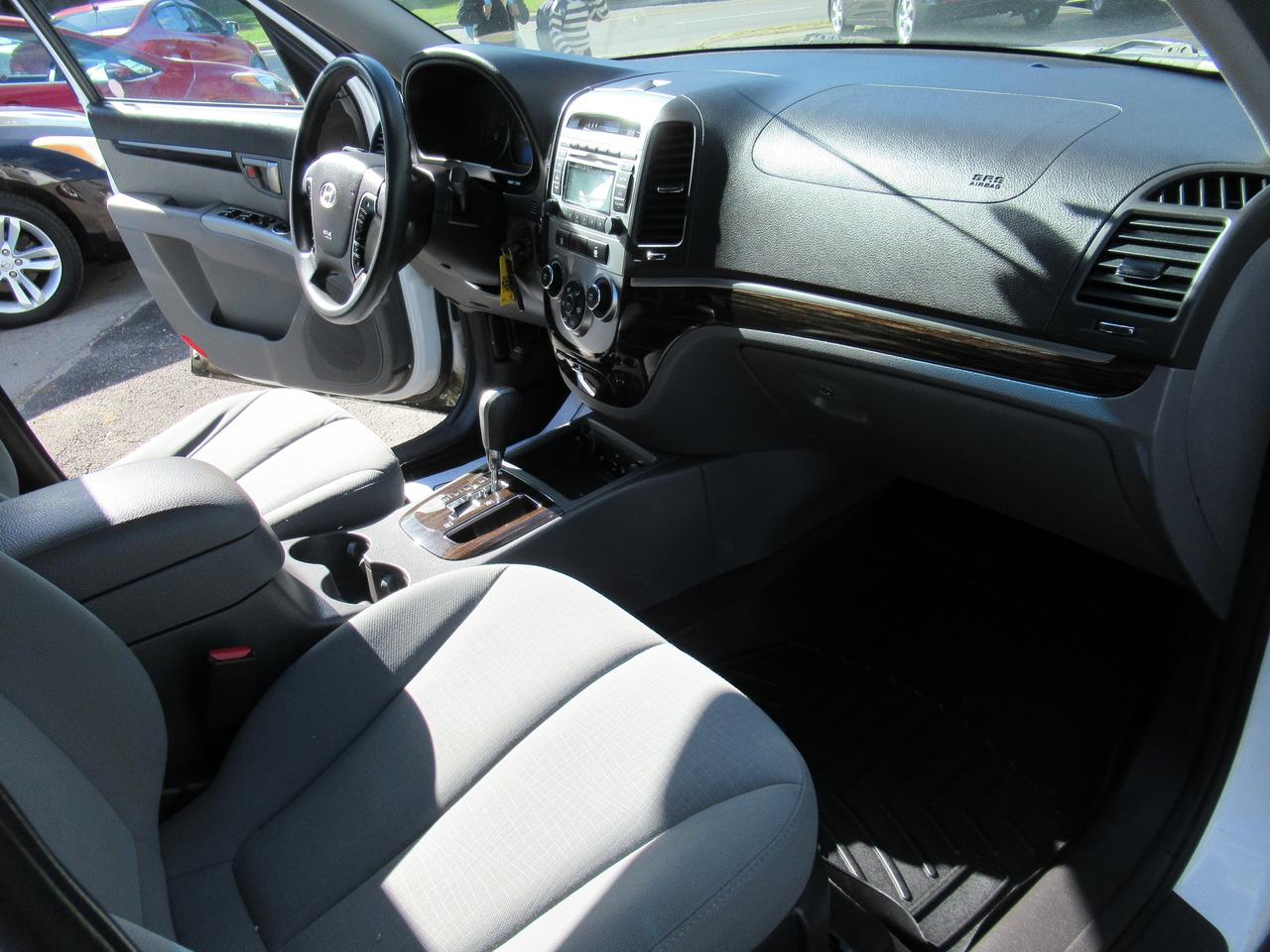 2011 Hyundai Santa Fe GL Premium - CERTIFIED + WARRANTY Photo