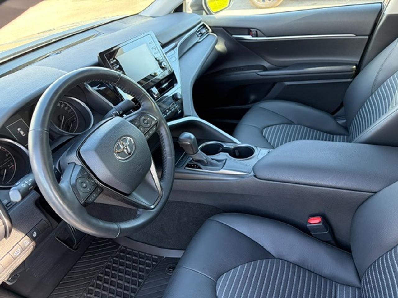 2022 Toyota Camry SE Photo