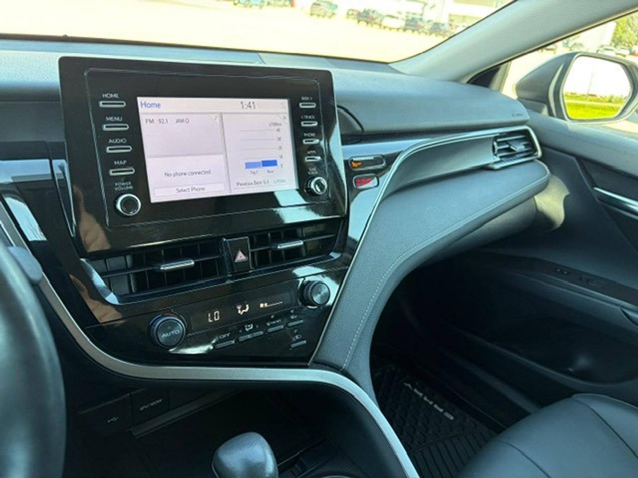 2022 Toyota Camry SE Photo