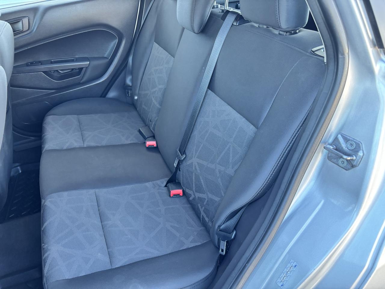 2012 Ford Fiesta SE ** HTD SEATS, NEW TIRES ** Photo