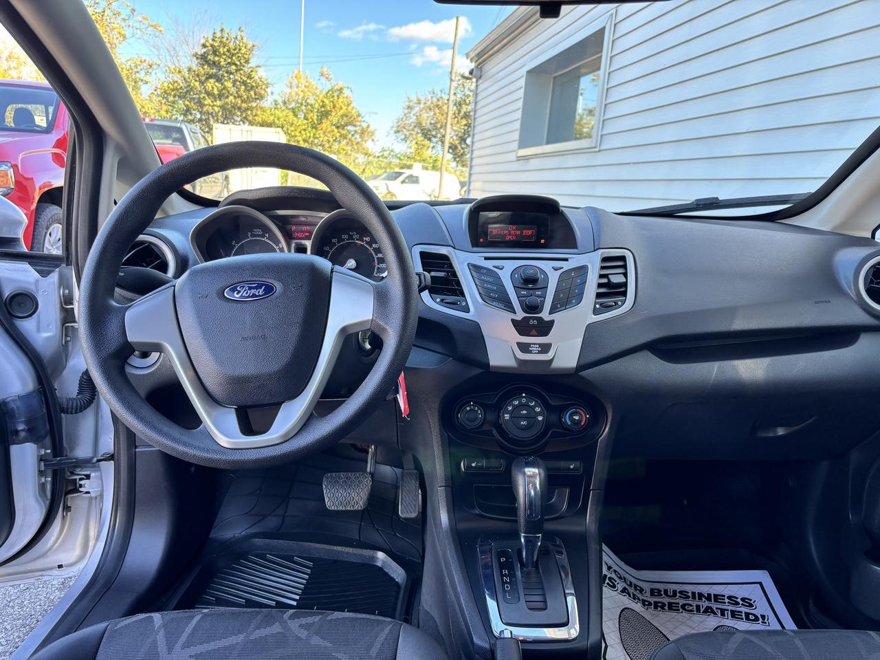 2012 Ford Fiesta SE ** HTD SEATS, NEW TIRES ** Photo