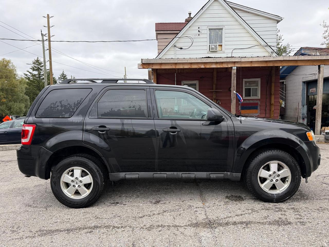 2011 Ford Escape XLT Photo2