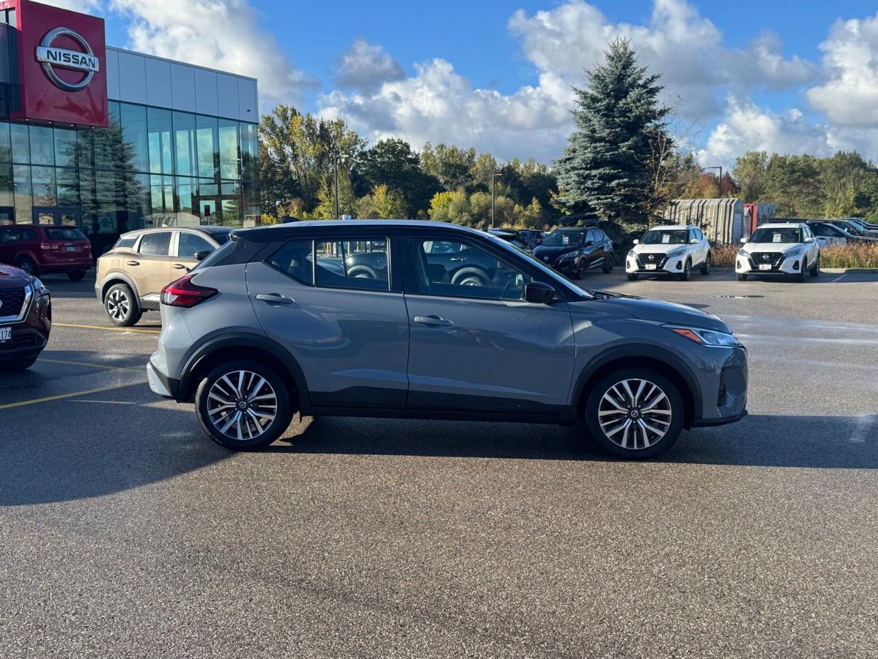 2021 Nissan Kicks SV FWD Photo1