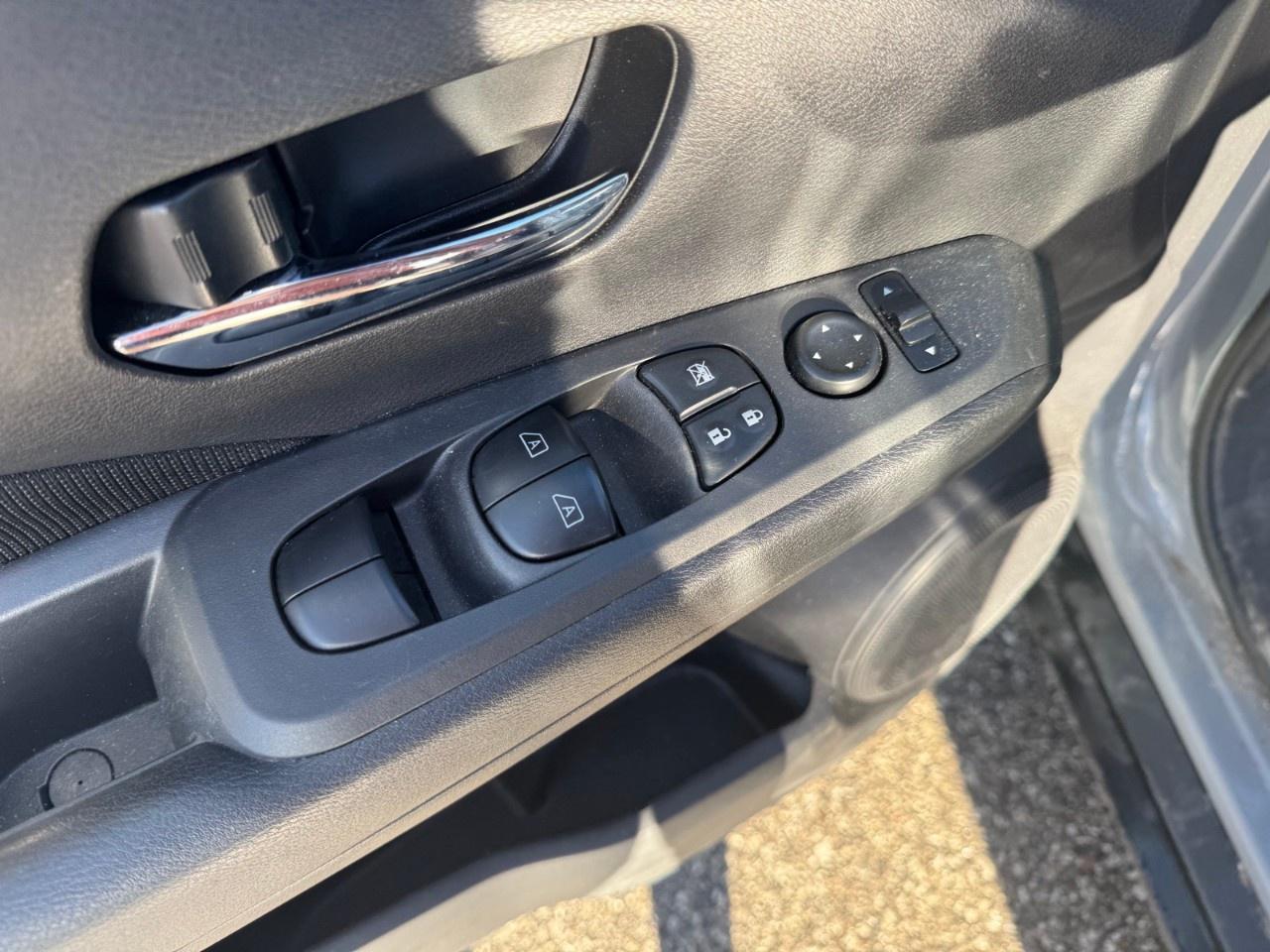2021 Nissan Kicks SV FWD Photo