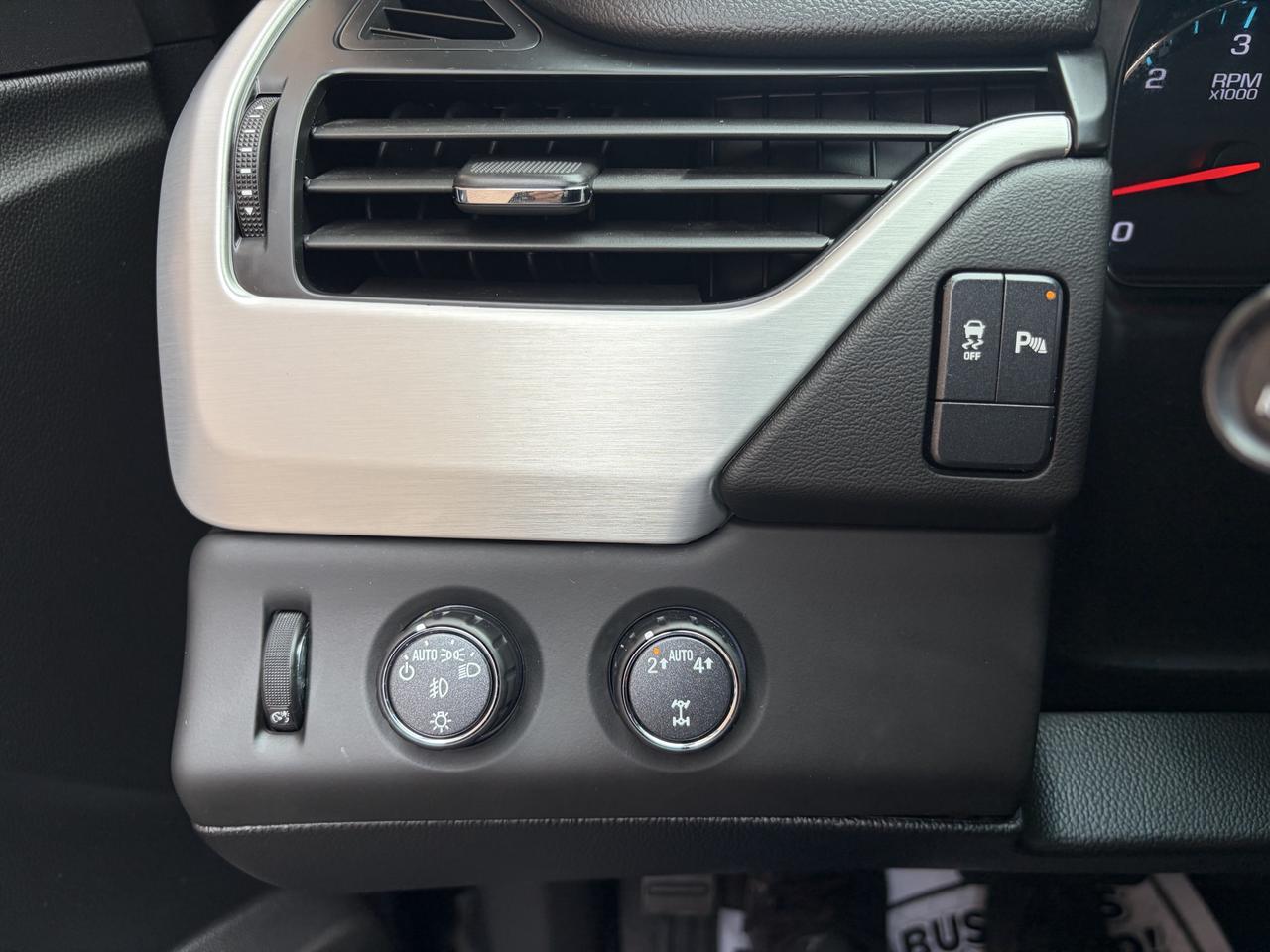 2019 GMC Yukon XL SLE Photo4