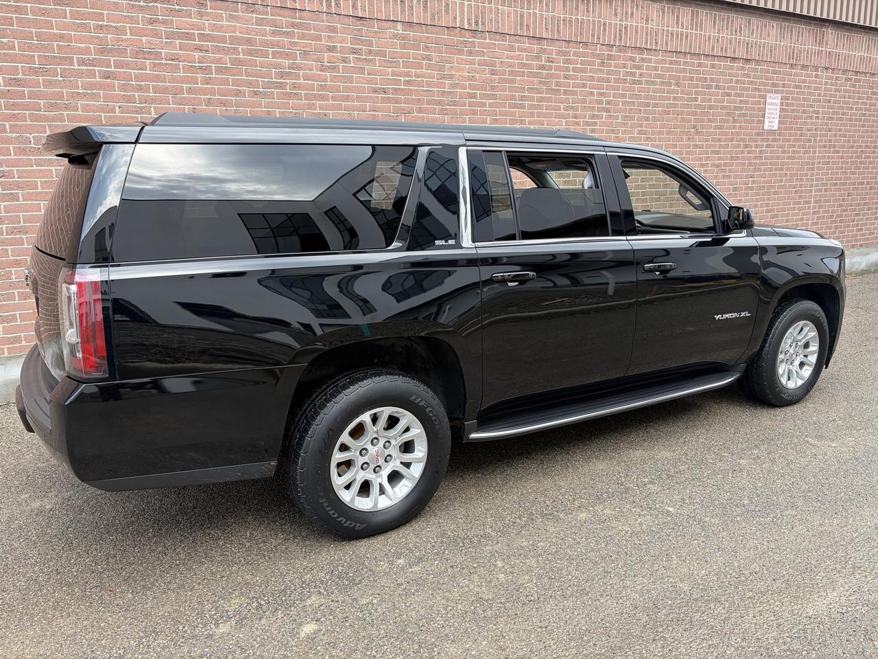 2019 GMC Yukon XL SLE Photo2