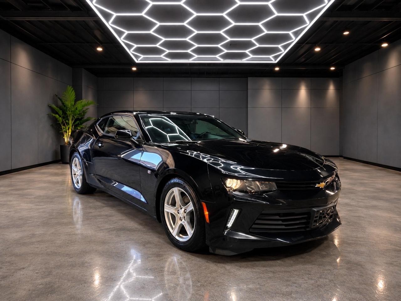 2017 Chevrolet Camaro 2dr Cpe 1LT RWD Photo0