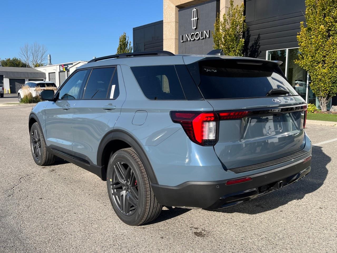 2027 Ford Explorer ST-Line 4WD Photo