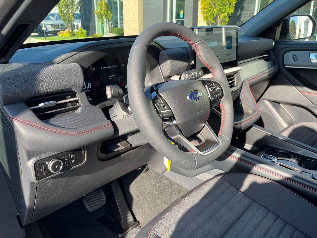 2027 Ford Explorer ST-Line 4WD Photo