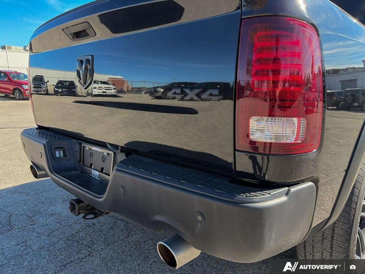 2021 RAM 1500 Classic SLT HEMI 4X4 | TONNEAU COVER Photo