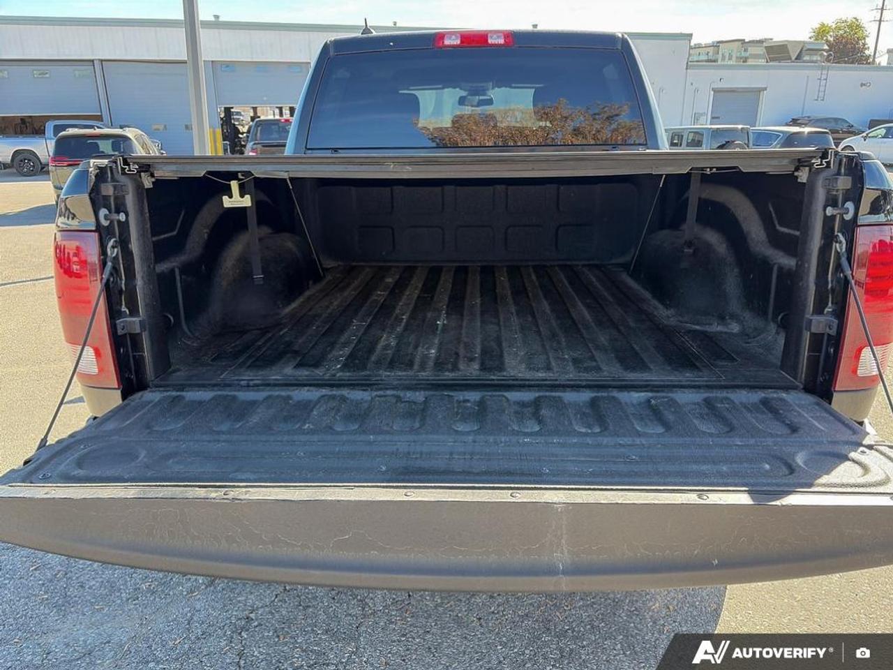 2021 RAM 1500 Classic SLT HEMI 4X4 | TONNEAU COVER Photo