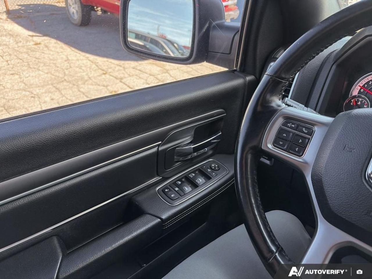 2021 RAM 1500 Classic SLT HEMI 4X4 | TONNEAU COVER Photo