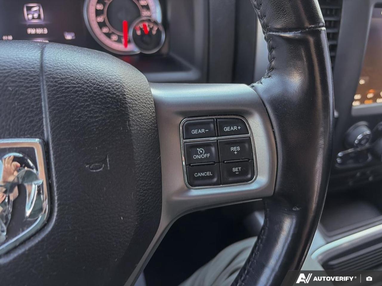 2021 RAM 1500 Classic SLT HEMI 4X4 | TONNEAU COVER Photo