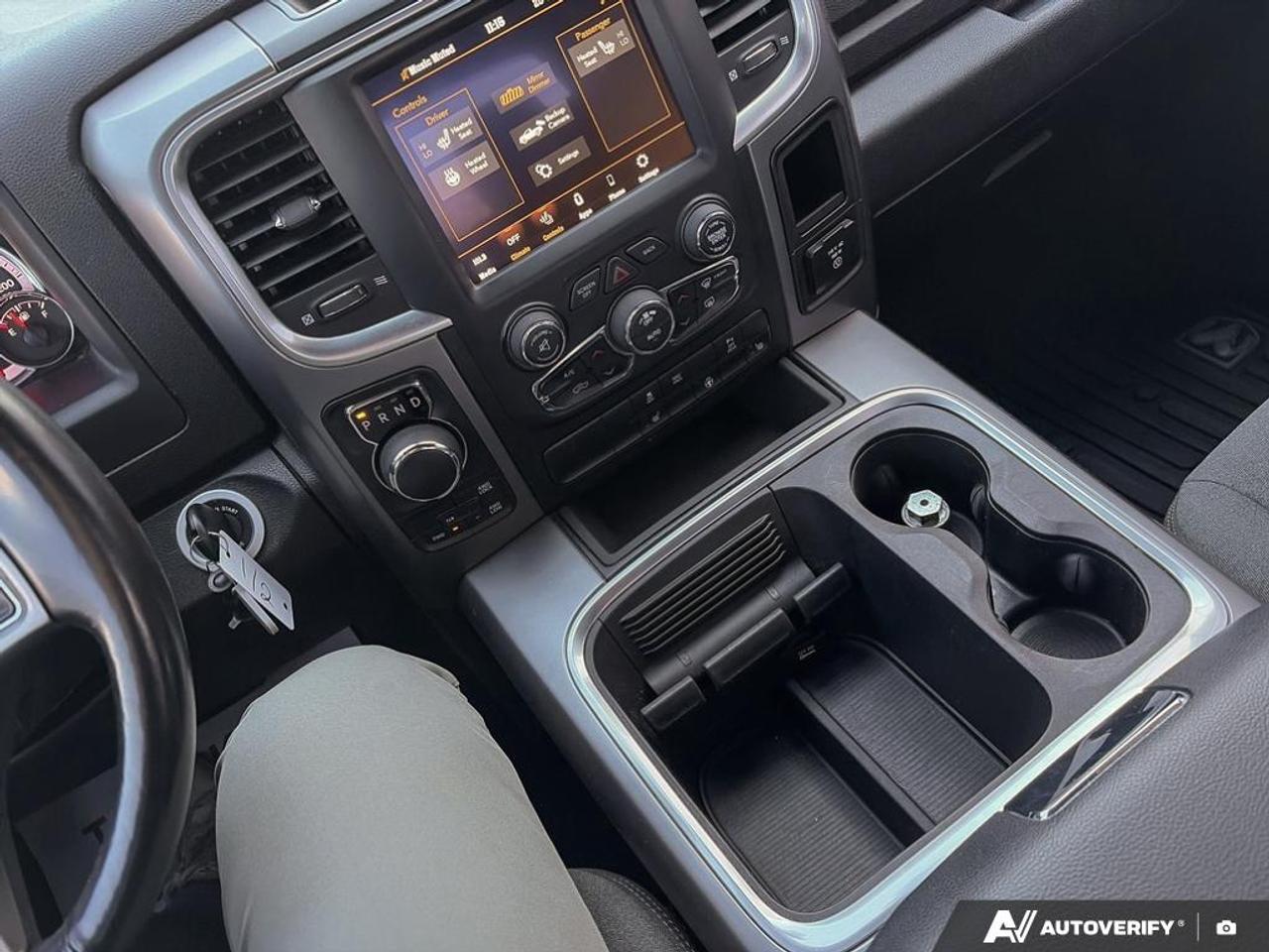 2021 RAM 1500 Classic SLT HEMI 4X4 | TONNEAU COVER Photo