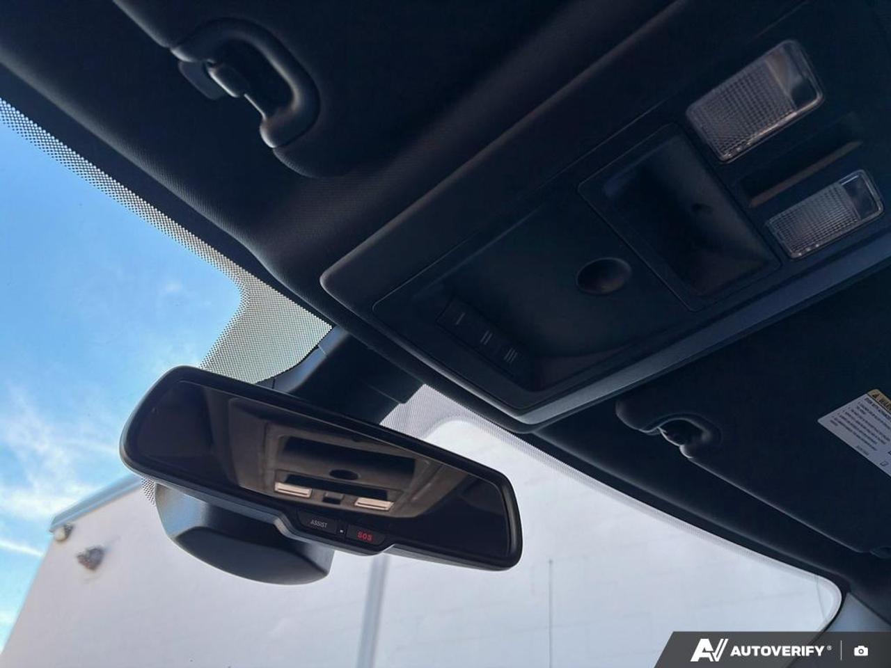 2021 RAM 1500 Classic SLT HEMI 4X4 | TONNEAU COVER Photo