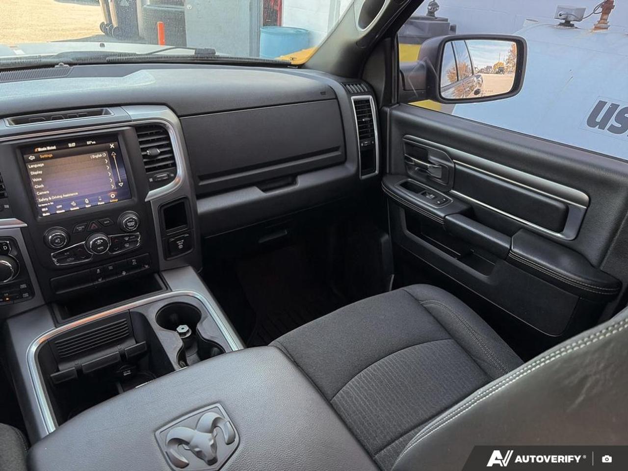 2021 RAM 1500 Classic SLT HEMI 4X4 | TONNEAU COVER Photo