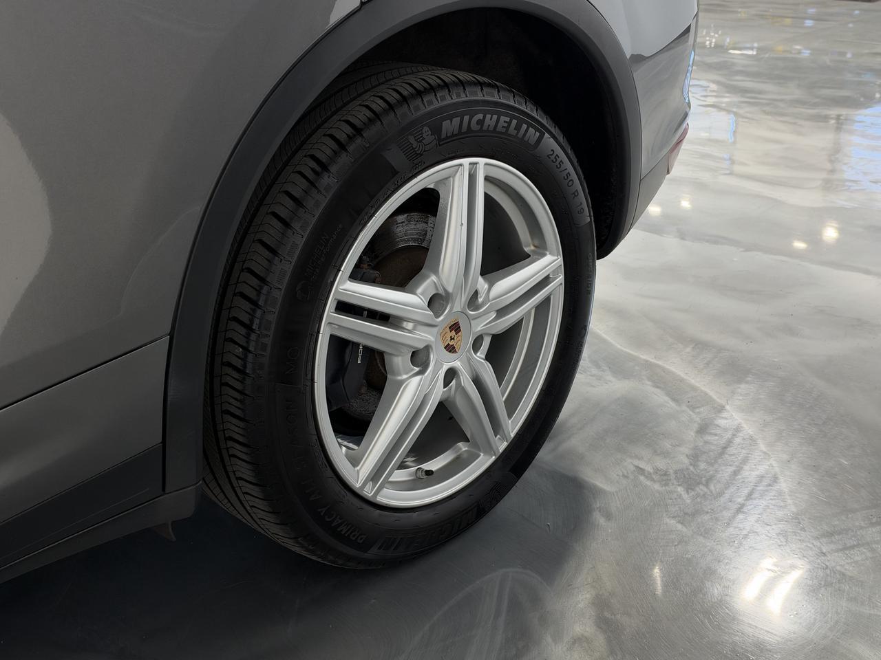 2013 Porsche Cayenne  Photo