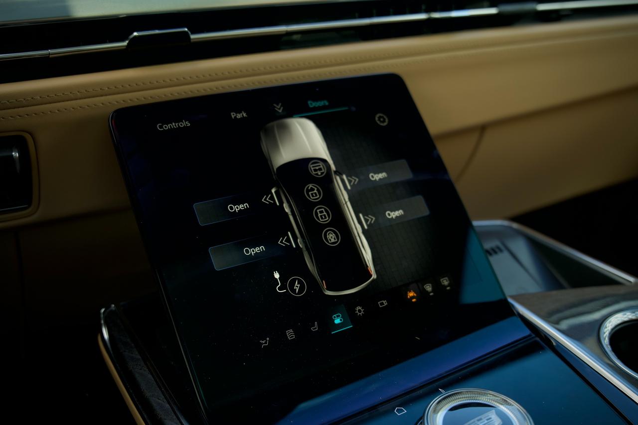 2026 Cadillac Escalade IQ Premium Sport Photo