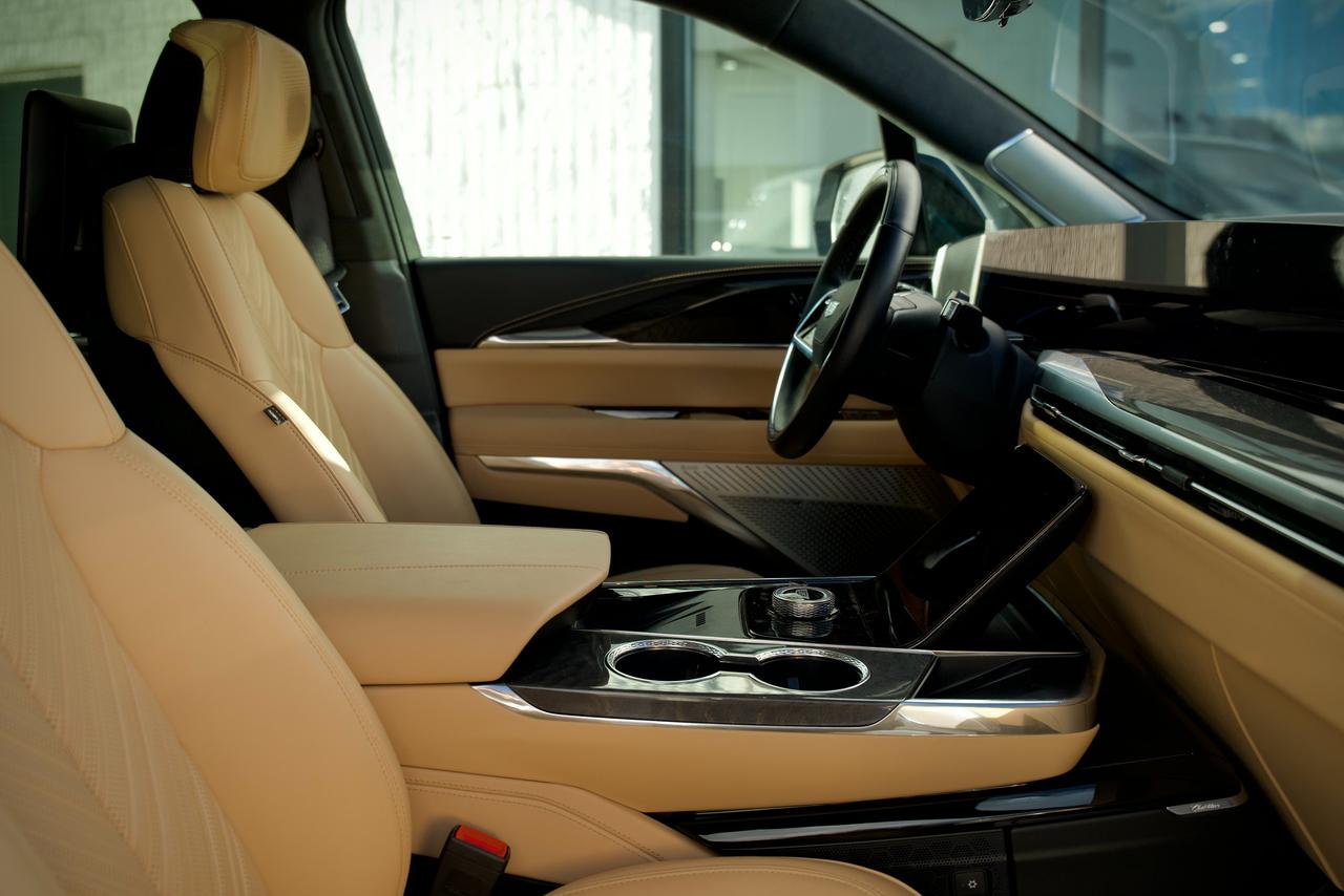 2026 Cadillac Escalade IQ Premium Sport Photo