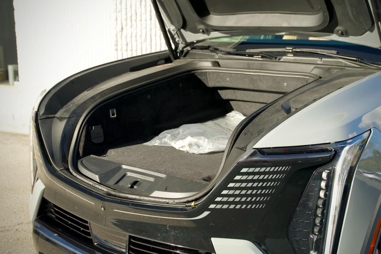 2026 Cadillac Escalade IQ Premium Sport Photo