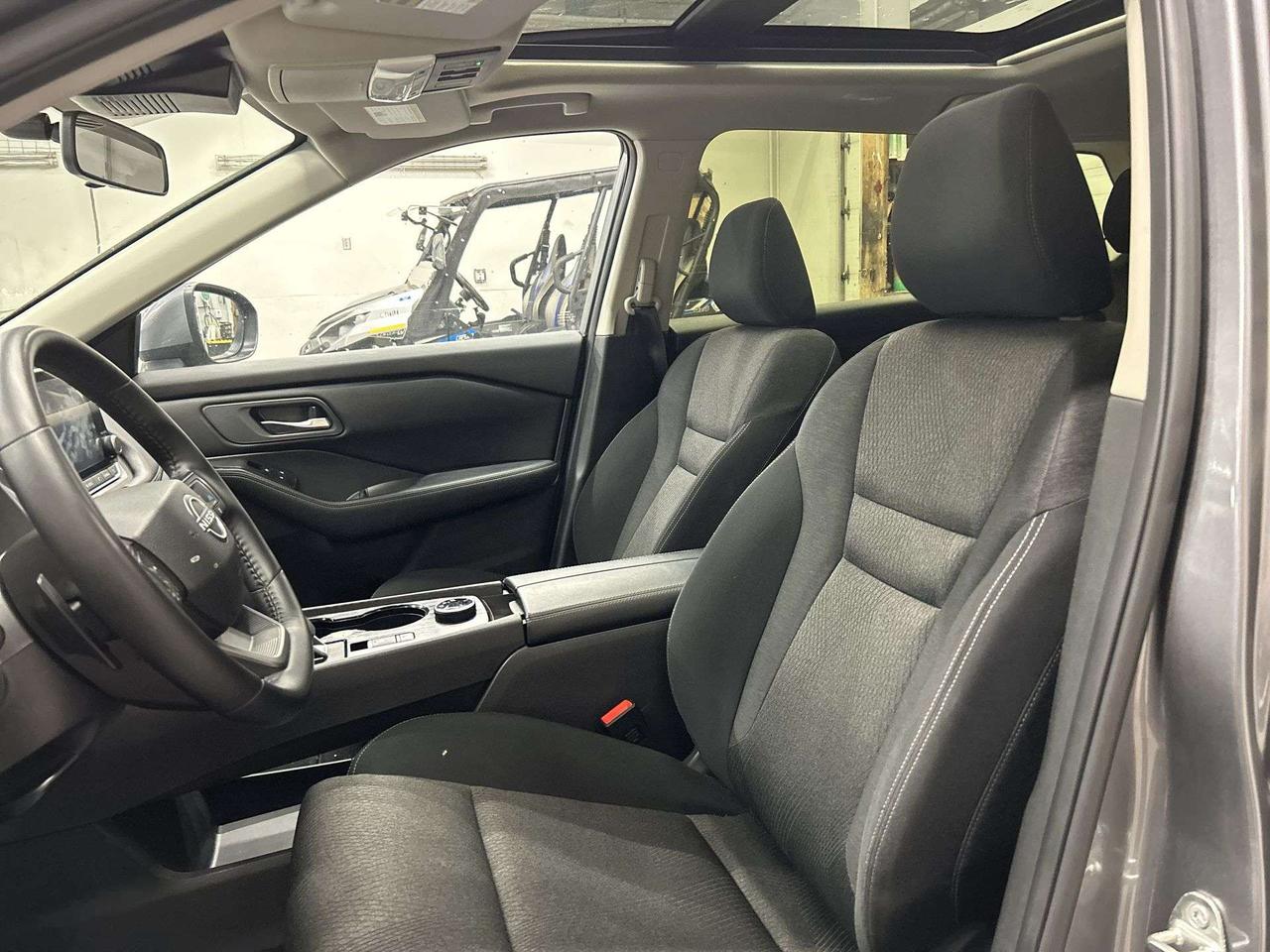 2025 Nissan Rogue SV AWD | PANO ROOF | CARPLAY | REMOTE START | A/C Photo
