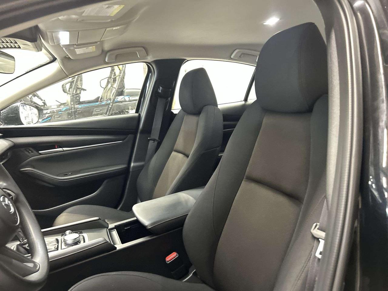 2025 Mazda MAZDA3 HTD SEATS | CARPLAY | ALLOYS | ADAPT. CRUISE Photo4